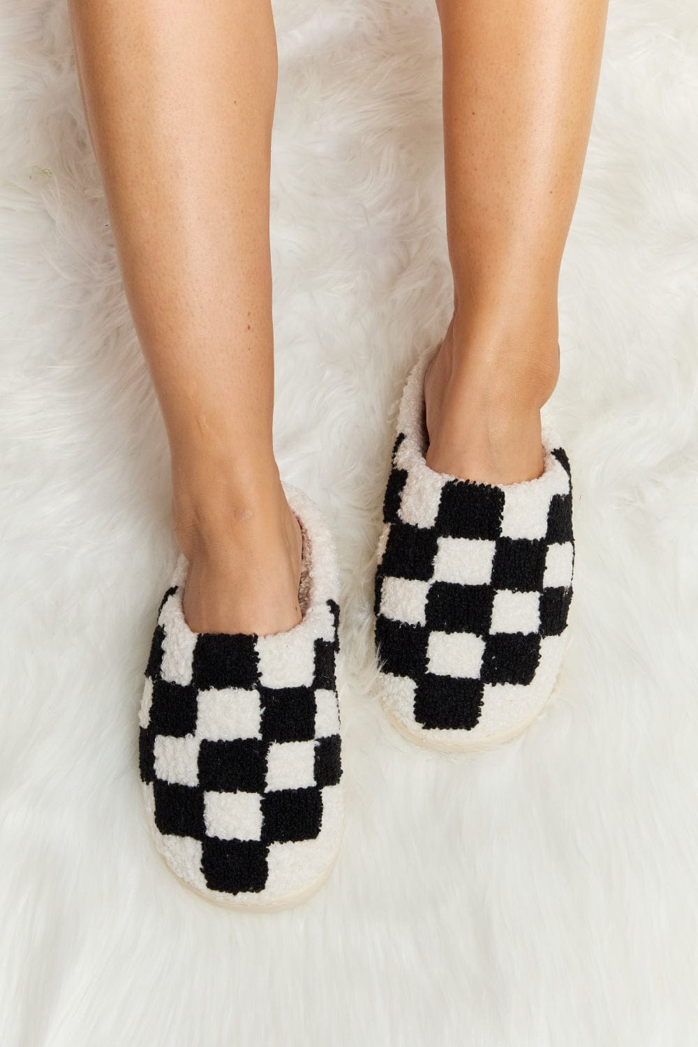 "Discover Unmatched Comfort and Style with Unique Kulture Melody Checkered Print Plush Slide Slippers – Shop Now for Luxurious Loungewear